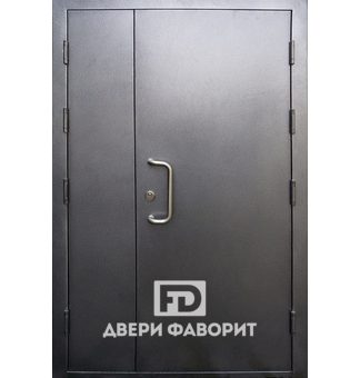 дверь усиленная в подъезд окрашена цинкогрунтом черного цвета