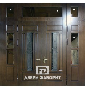 Входная двустворчатая дверь с двумя боковыми и верхней вставкой