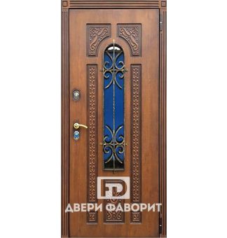 Дверь с ковкой и трехконтурным уплотнителем