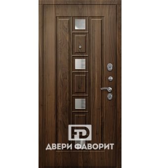 Входная одностворчатая дверь с зеркальными вставками