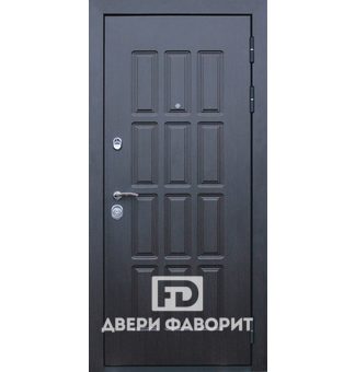 металлическая дверь отделана чёрным мдф