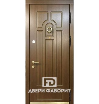 дверь стальная с отделкой мдф, оборудована декоративной стучалкой